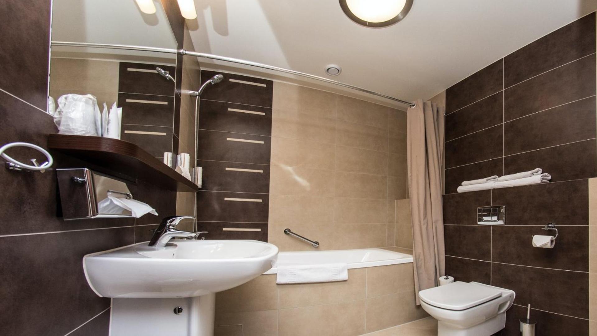 Ruben Hotel Zielona Gora 외부 사진